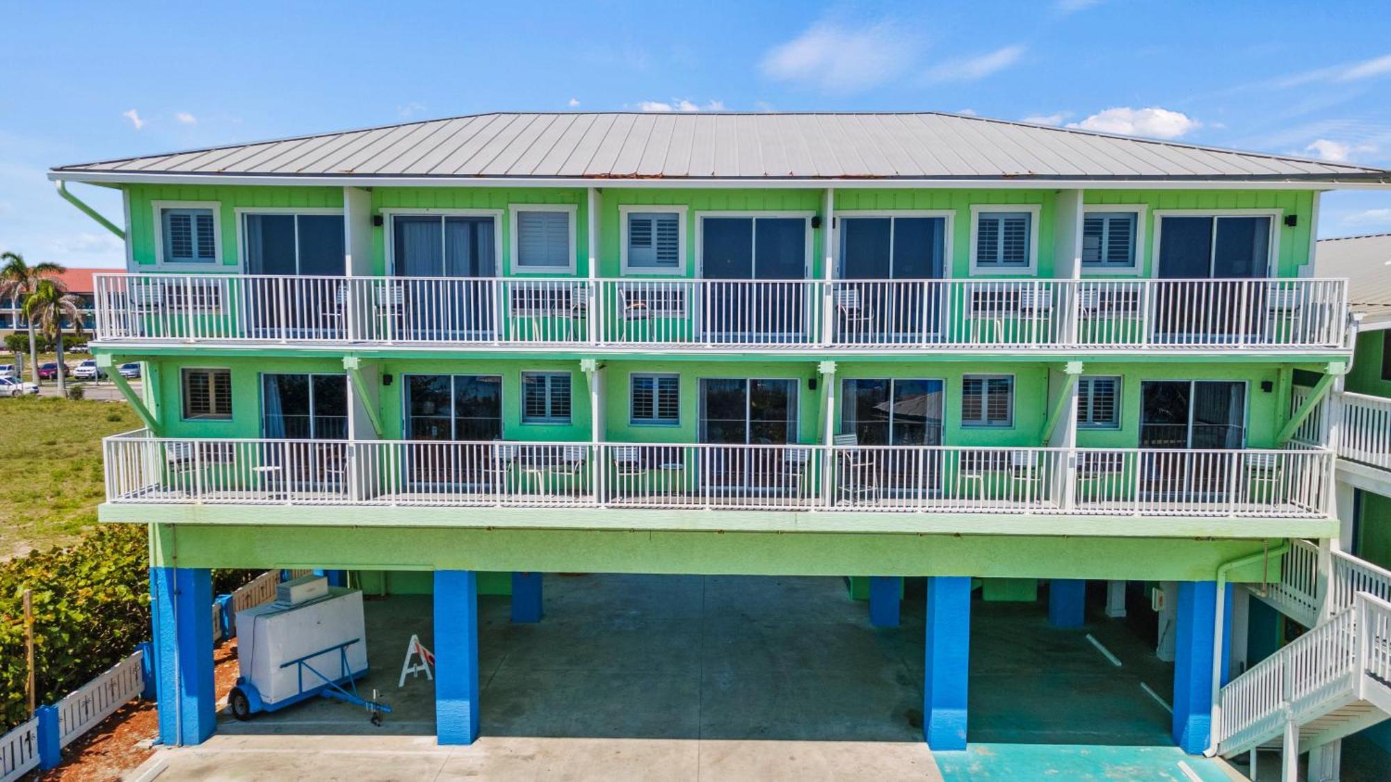Partial Ocean View Hotel Room- King Bed #1 ฟอร์ตเพียร์ซ ภายนอก รูปภาพ