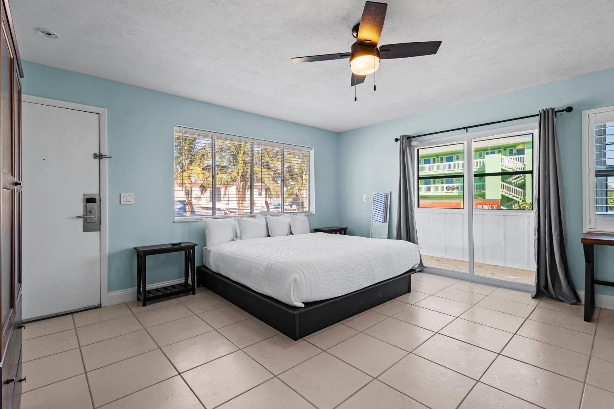 Partial Ocean View Hotel Room- King Bed #1 ฟอร์ตเพียร์ซ ภายนอก รูปภาพ